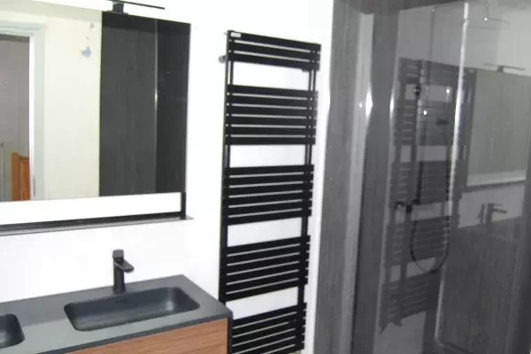 Réalisation d'une salle de bains par Gaz Elec plombier à Évreux